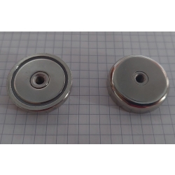 UM H32x8 Uchwyt magnetyczny neodymowy w obudowie z gwintem przelotowym wewnętrznym M5 / N38