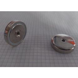 UM H36x8 Uchwyt magnetyczny neodymowy w obudowie z gwintem przelotowym wewnętrznym M6 / N38
