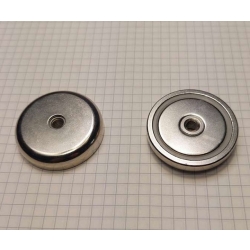 UM H42x9 Uchwyt magnetyczny neodymowy w obudowie z gwintem przelotowym wewnętrznym M6 / N38