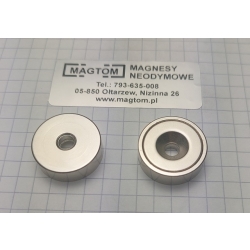 UM A20 LL Ni Uchwyt magnetyczny neodymowy z otworem pod wkręt ze stożkiem.